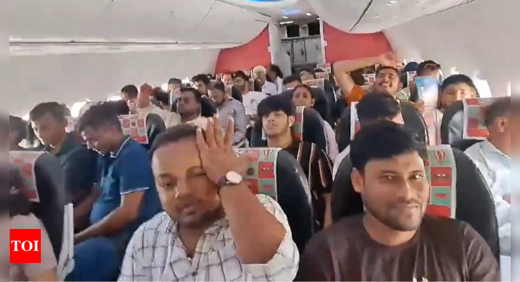 Watch: SpiceJet passengers made to wait inside plane amid heatwave