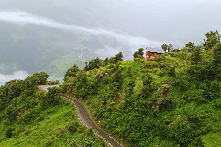 Chamba, Himachal PradeshChamba is famous for its ancient temples, palaces, and the annual Minjar Festival. Nestled amidst lush green valleys, Chamba offers a serene retreat for history and nature lovers.