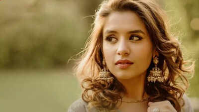 Aishwarya Majmudar prepares for Navratri with back-to-back song recordings