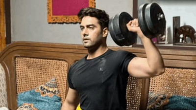 Yeh Rishta Kya Kehlata Hai: Rohit Purohit drops a click from his gym session on the sets; fans write, 'Chalo shukr kar Armaan ghar me to gaya'