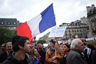 Anti-Semitism fears stalk Jewish voters' choice in France