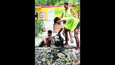 Despite ban, manual scavenging on in Lucknow