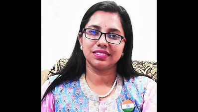 Former deputy collector Nisha Bangre meets Madhya Pradesh CM, wants her govt job back