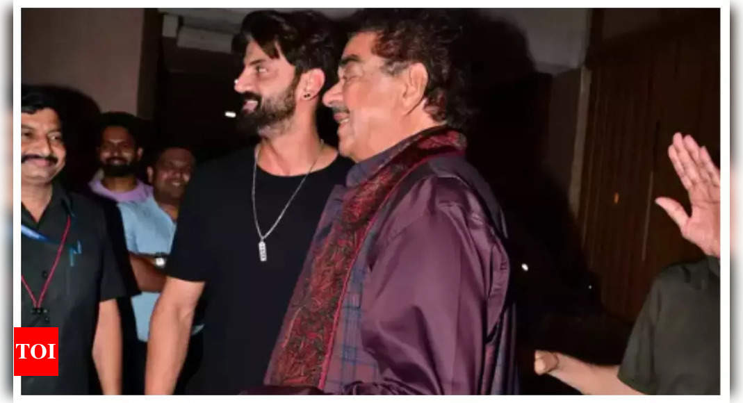 Shatrughan poses with son-in-law Zaheer: WATCH