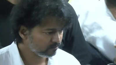 Vijay consoles families of Kallakurichi illicit liquor victims, pictures and videos go viral