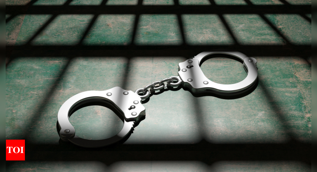 Police and SOG raid illegal casino, arrest 12 |  Dehradun News