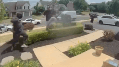 Clash of thieves: Two thugs race, fight with each other to steal package in US