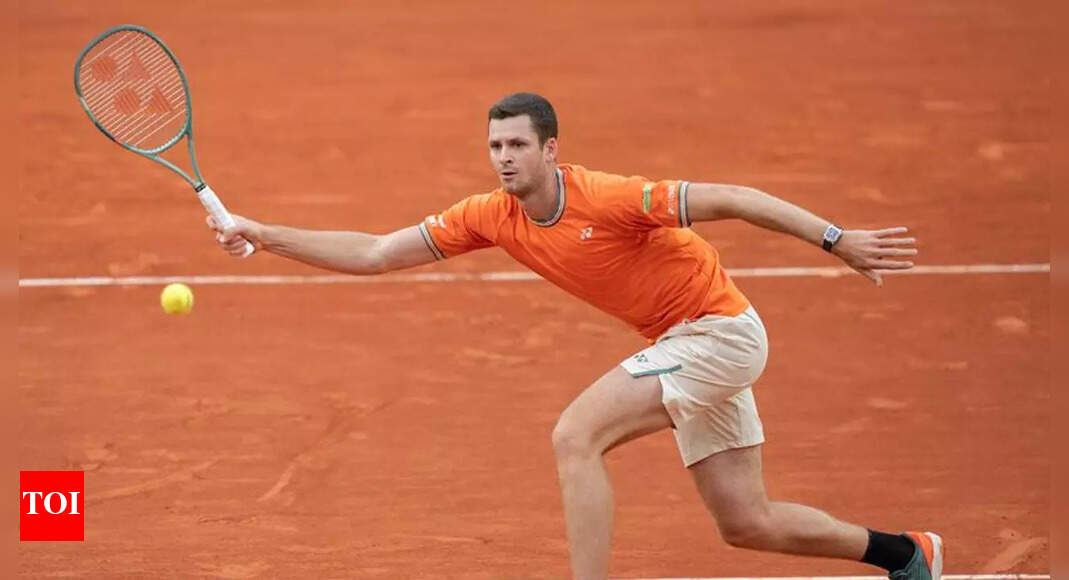 Hubert Hurkacz downs Alexander Zverev to set up Halle final with Jannik