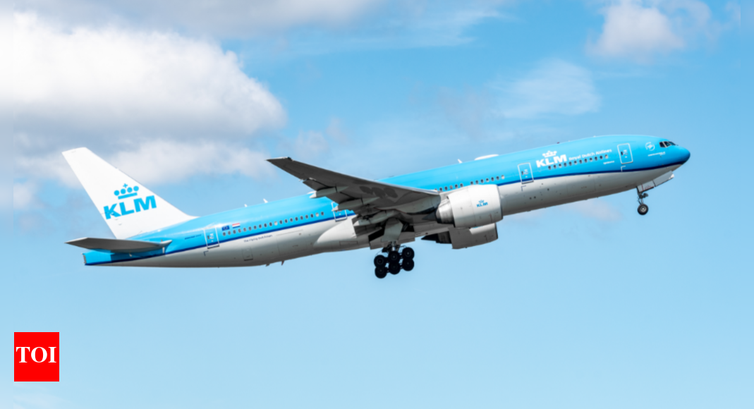 Boeing 777 operated by Dutch airline returns to Amsterdam due to technical problem - Times of India