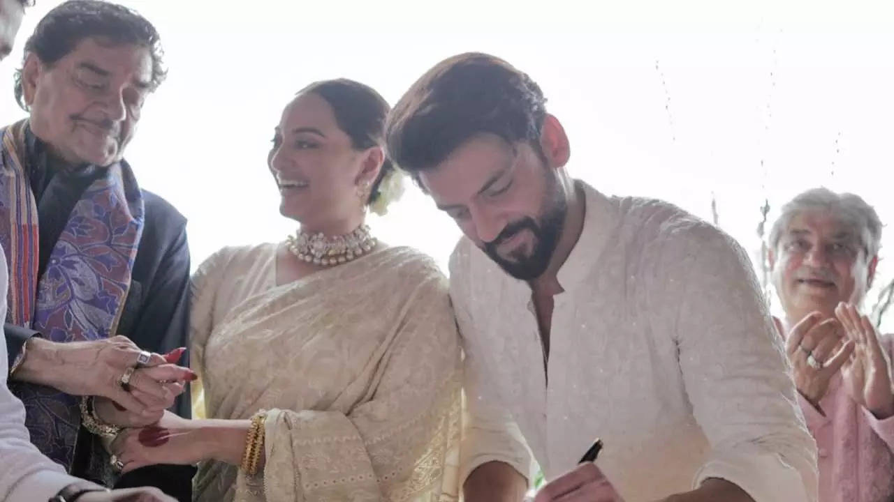 Newlyweds Sonakshi Sinha and Zaheer Iqbal turn off comments section on their wedding posts – Times of India