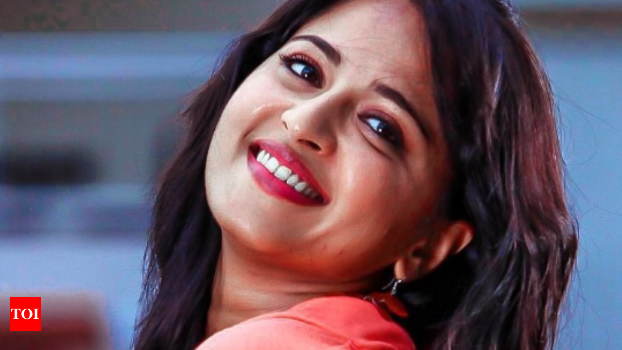 Anushka Shetty: Baahubali actor Anushka Shetty suffering from a rare  laughing disease | - Times of India