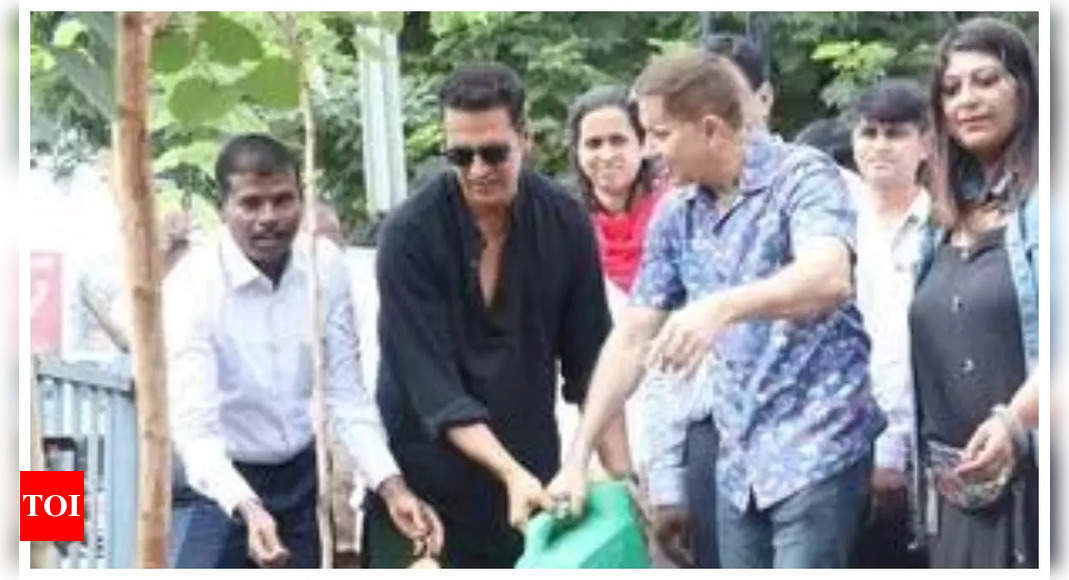 Akshay Kumar joins Mumbai's tree plantation drive to honour his parents ...