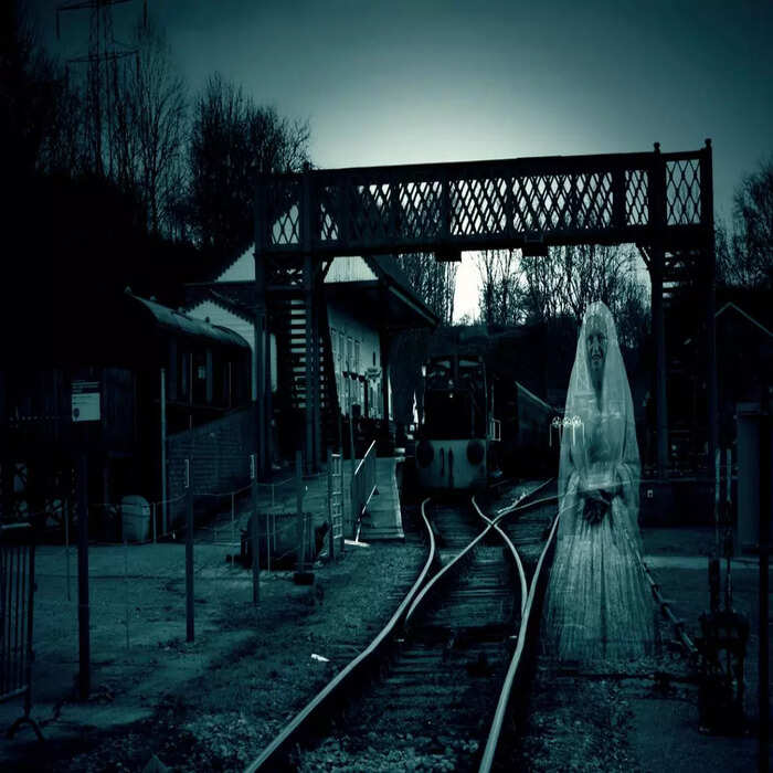 Hunted Railway Stations: ଭୟାନକ ରେଳ ଷ୍ଟେସନ; ରାତି ହେଲେ ଶୁଭେ କାନ୍ଦିବା ଓ ...
