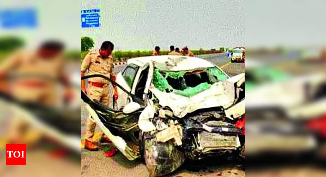 SUV Accident: Three Family Members Killed in SUV-Car Collision on Agra ...