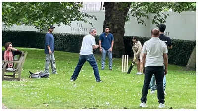 Shah Rukh Khan and Suhana Khan SPOTTED playing cricket with family in London: Pic Inside