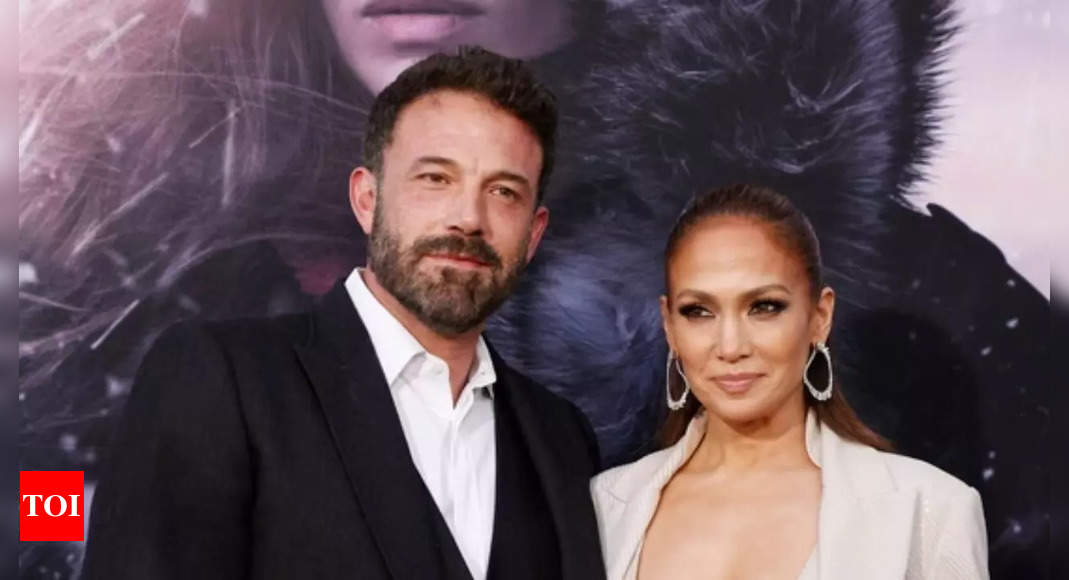 Jennifer Lopez flies commercial amid marital troubles with Ben Affleck ...