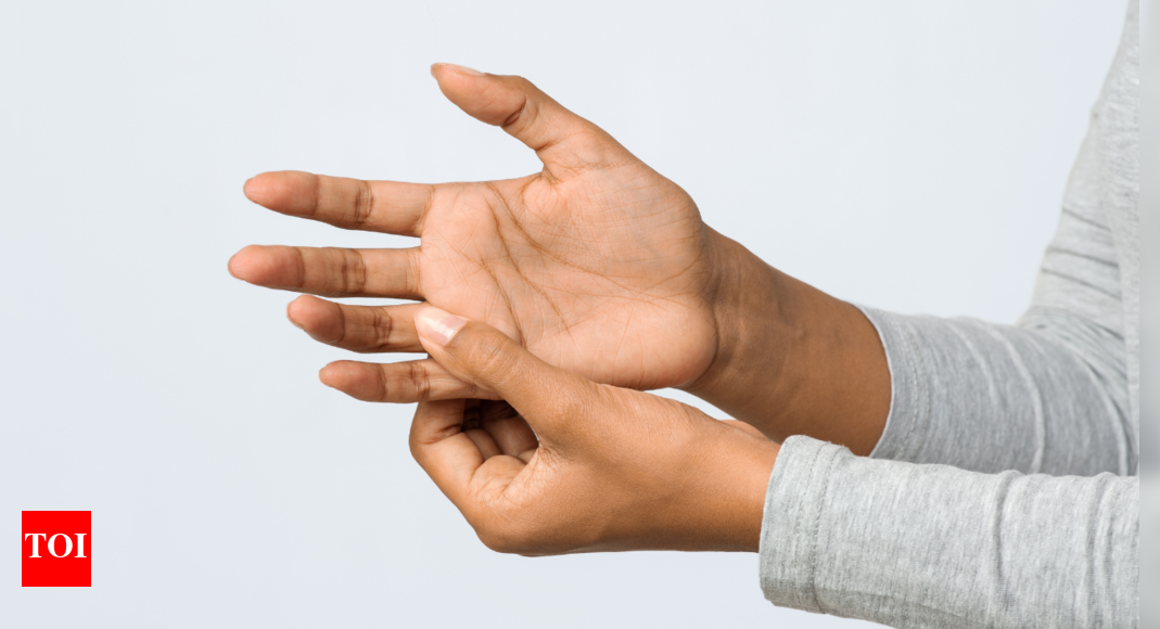 Tingling Toes and Numb Fingers Here's why you're experiencing this