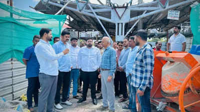 Yuva Sena leaders demand immediate installation of shed on platform 5 at Dombivli railway station
