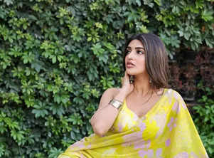 ​Sreeleela impresses with classic elegance in traditional outfits​