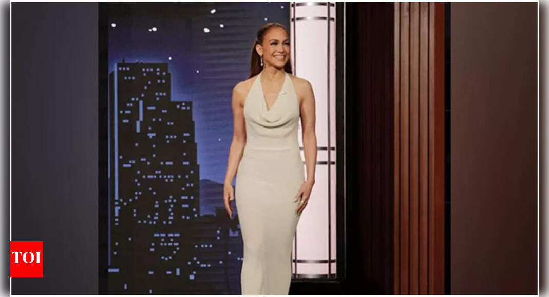 Jennifer Lopez "can't wait" to adapt Emily Henry's novel 'Happy Place(02)