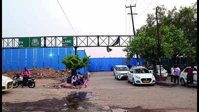 Work on main bldg held up, Gzb rly stn revamp faces 6-mth delay