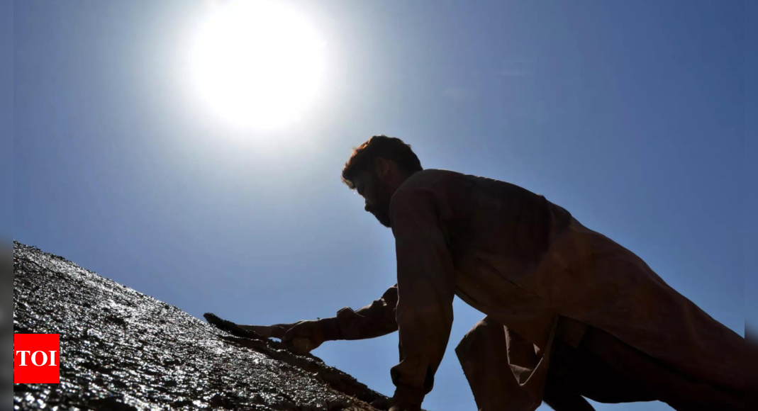 Heatwave has killed at least 450 people in Karachi region in four days, claims NGO – Times of India