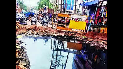 Choked drains, overflowing sewage water suffocate Hubballi