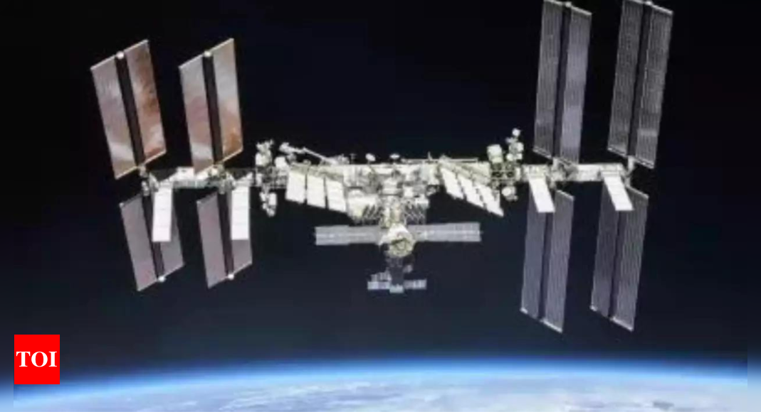 Les astronautes de la Station spatiale internationale se mettent à couvert alors qu’un satellite russe se brise en plus de 100 morceaux dans l’espace