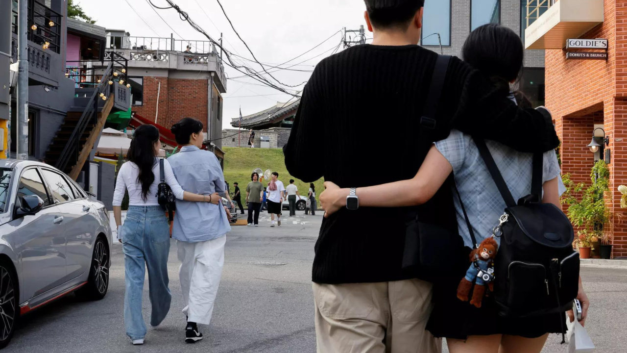 한국 인구가 감소하는 가운데 동성 커플은 도움이 된다고 말