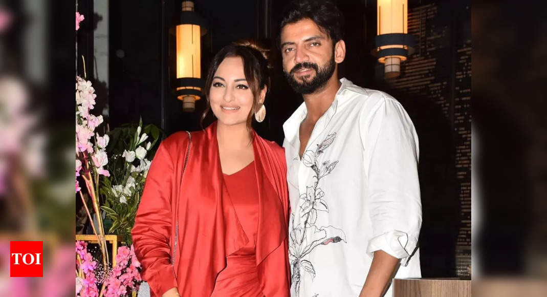 Sonakshi Sinha: Newlyweds Sonakshi Sinha and Zaheer Iqbal stylish dinner look |