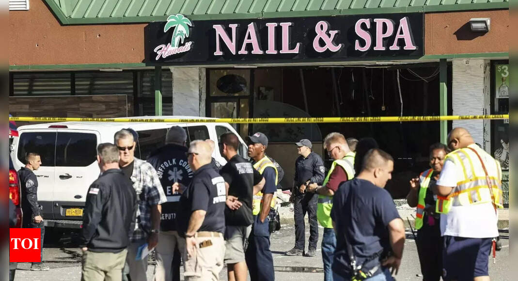 US 4 killed, 9 injured after mini van crashes into Long Island nail