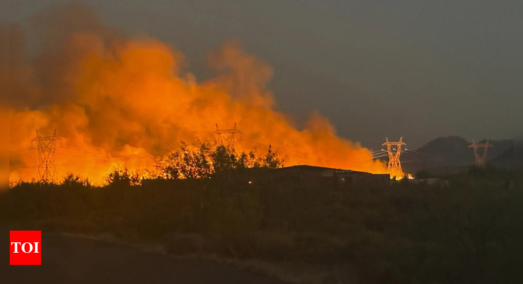 Arizona wildfire: Firefighters battle to control blaze; tankers, helicopters come to aid – Times of India