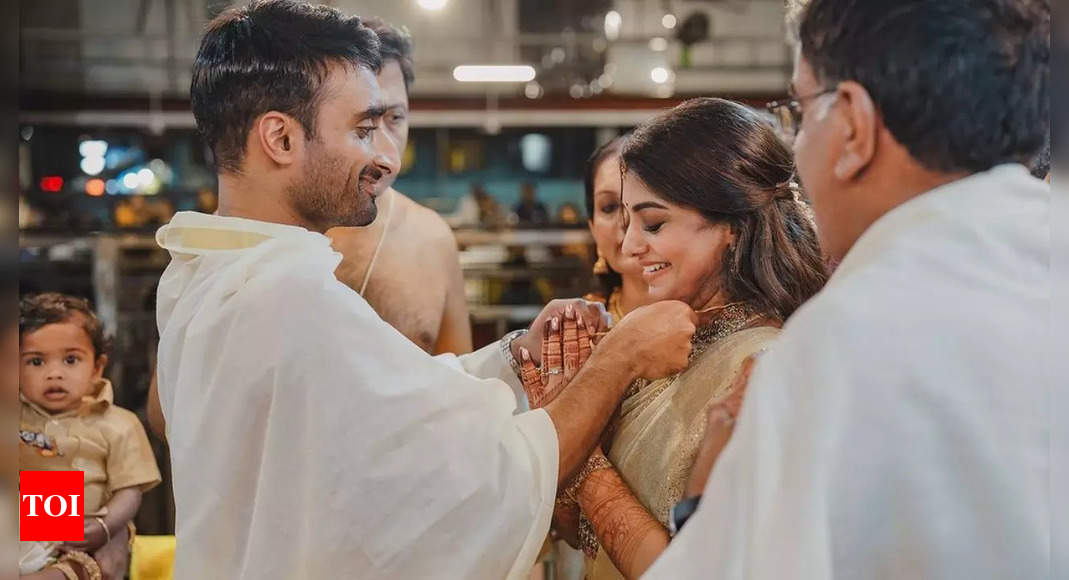 Meera Nandan Ties The Knot With Sreeju At The Guruvayoor Temple 