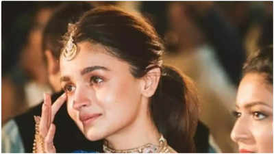 When Alia Bhatt holds back tears at best friend's wedding - emotional throwback