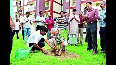 IIT-BHU celebrates its 12th foundation day with plantation drive
