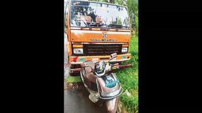 15-year-old boy driving tanker hits scooter; injures two women