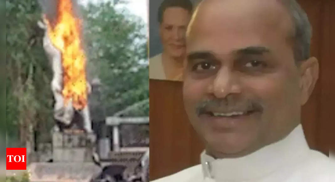 Former Andhra CM YS Rajasekhara Reddy’s statue set on fire