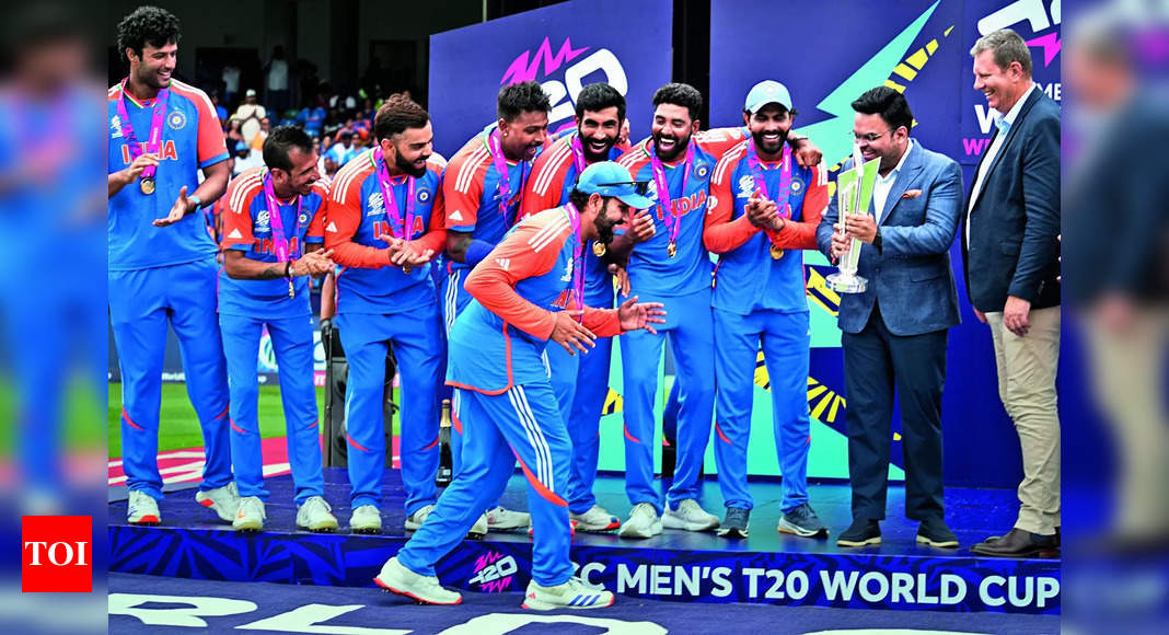 BCCI announces Rs 125 crore bonanza for Team India