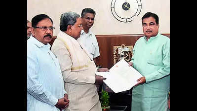 CM pitches cable car project for Gokak Waterfalls to Union minister Gadkari