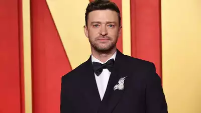 Justin Timberlake lightens the mood with a joke about his DWI arrest during Boston concert