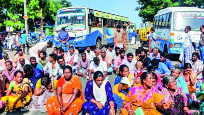 SL nabs 25 Indian fishermen as ties hit choppy waters after navy sailor's death