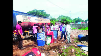 Gang swaps diesel with adulterated oil, sells at 70