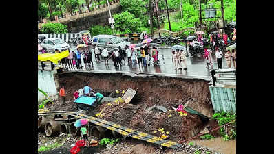 Rain exposes poor quality of roads, bridges in south Gujarat