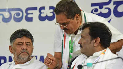 Anger over ministers’ attitudes surfaces at Karnataka Congress meeting