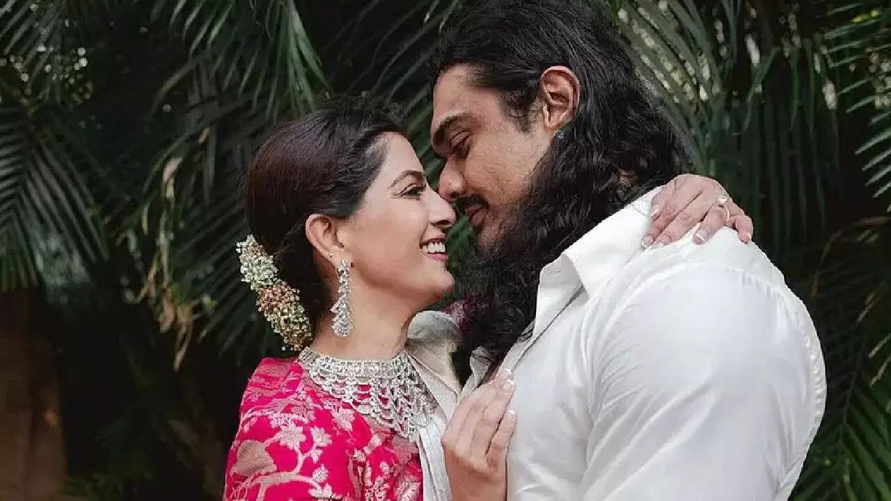 Varalakshmi family photos