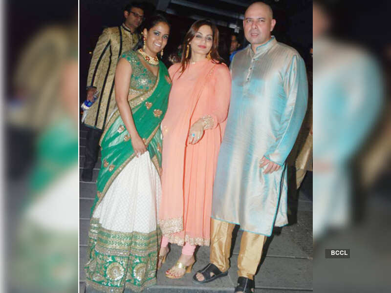 Arpita Khan, Alvira Khan and Atul Agnihotri pose during Salman Khan's ...