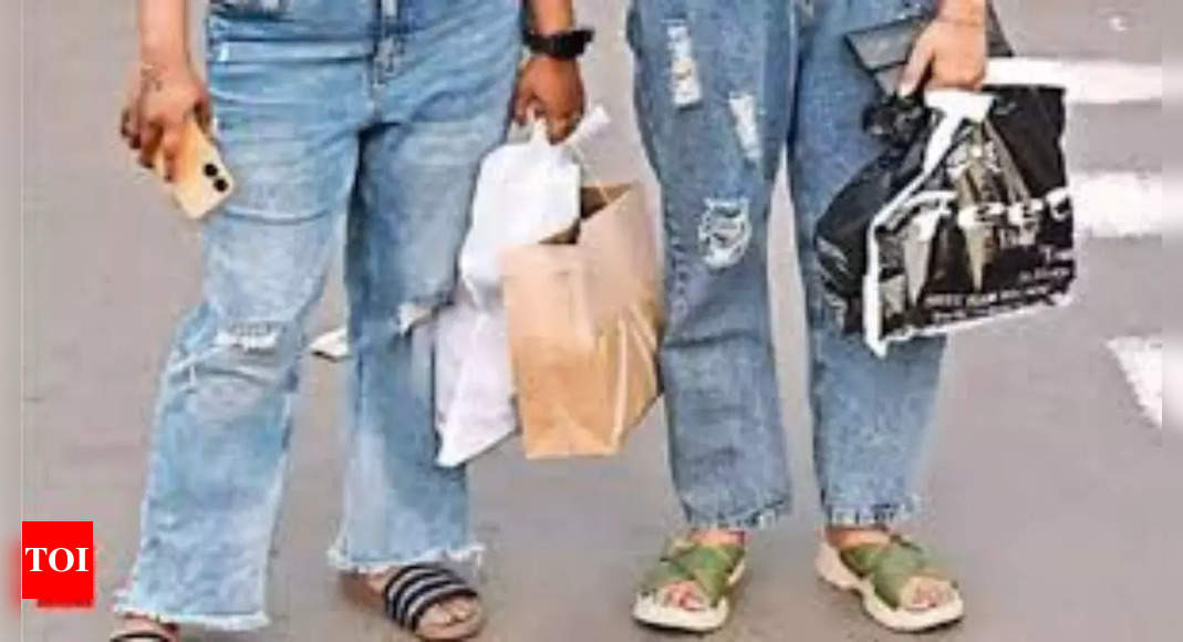 Mumbai college bars students defying dress code for 2nd day