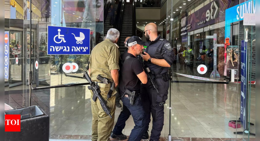 2 men stabbed in 'terror attack' at Israeli mall - Times of India