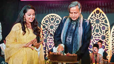 A sufiyaana shaam for Shashi Tharoor | Events Movie News - Times ...