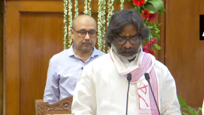 Hemant Soren takes oath as Jharkhand chief minister for third time